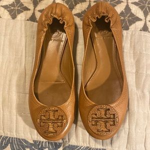 Tori Burch tan reva ballerina shoes 6.5